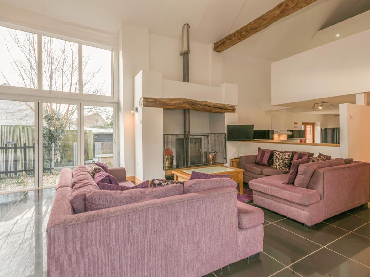 Flint Barn Villa Норт Уолшам Екстериор снимка